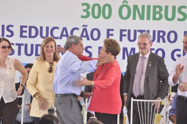 Com Dilma, Andr&eacute; cita socorro a Bernal e diz agir como &quot;magistrado&quot;
