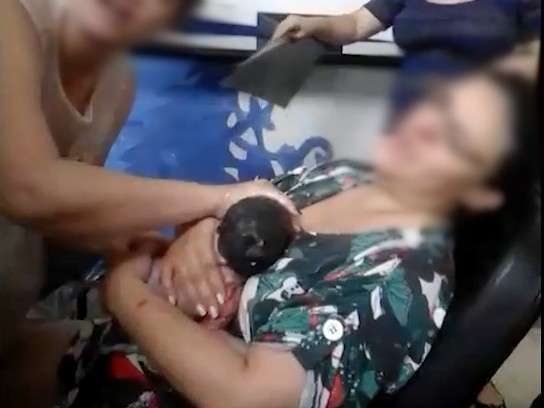 Gestante d&aacute; a luz em recep&ccedil;&atilde;o de hospital de Campo Grande, veja v&iacute;deo