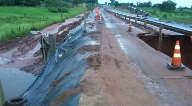 Chuva intensa rompe galeria e MS-338 &eacute; totalmente interditada 