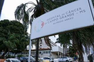 Entrada do Hospital do Câncer (Foto: Henrique Kawaminami)