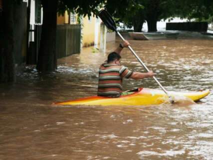  Enchentes obrigam prefeitura de Coxim a decretar estado de emergência