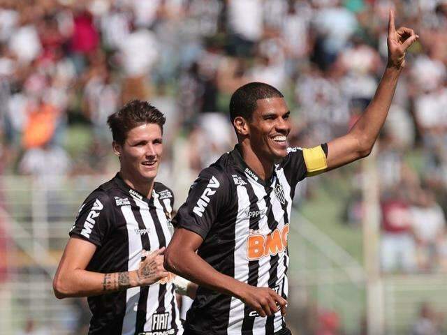 Atlético vence por 1 a 0 em Poços de Caldas e assume liderança no Mineiro