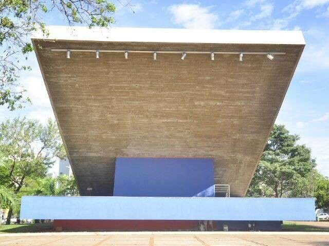 Prefeitura pinta obras para apagar &quot;cor&quot; de Nelsinho com azul de Bernal