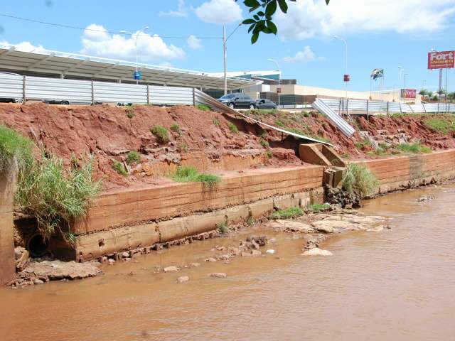  Moradores temem novos desmoronamentos na regi&atilde;o da Ernesto Geisel 