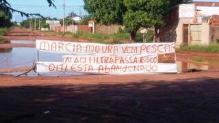 Para chamar aten&ccedil;&atilde;o de prefeita, moradores deixam recado em po&ccedil;a