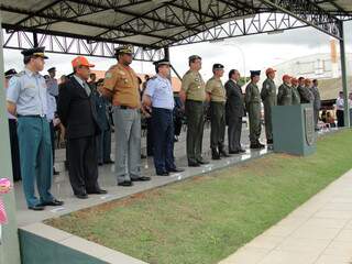 Autoridades prestigiam cerimônia na Base Aérea.