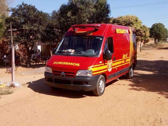 Homem &eacute; esfaqueado ao tentar recuperar carteira roubada por mulher 