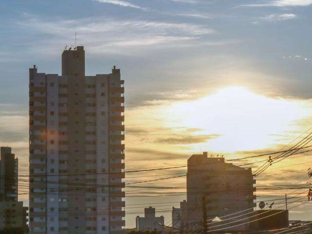 Quarta-feira será de céu aberto, mas há previsão de chuva para algumas regiões