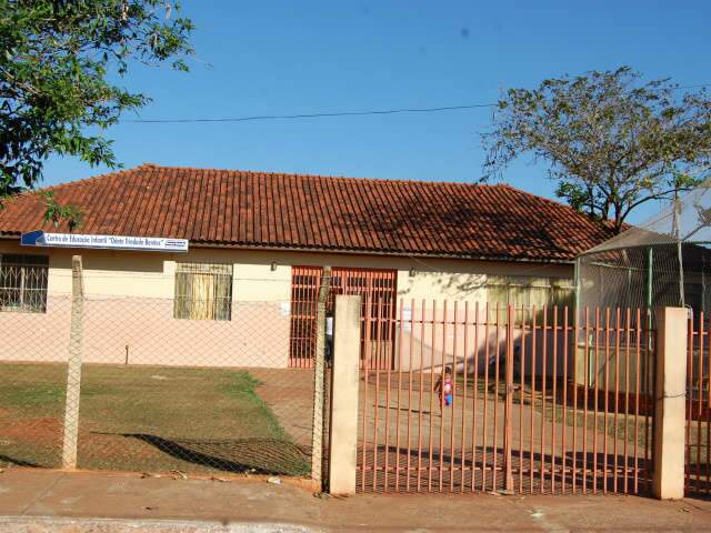  Crian&ccedil;a de 2 anos tem dedo decepado em creche municipal 