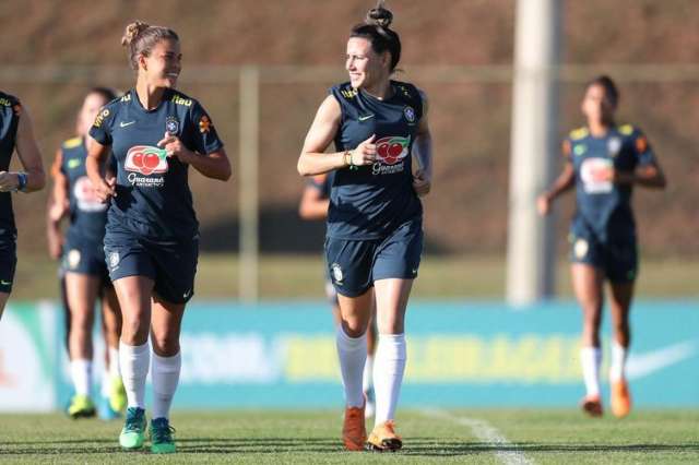 Sele&ccedil;&atilde;o feminina de futebol j&aacute; est&aacute; nos EUA para o Torneio das Na&ccedil;&otilde;es