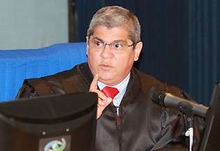 Tribunal de Contas v&ecirc; irregularidade na compra de gasolina por Bernal