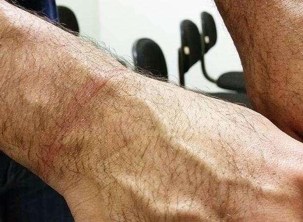 Cinco homens mant&ecirc;m ex-vereador e filha de 9 anos ref&eacute;ns durante assalto