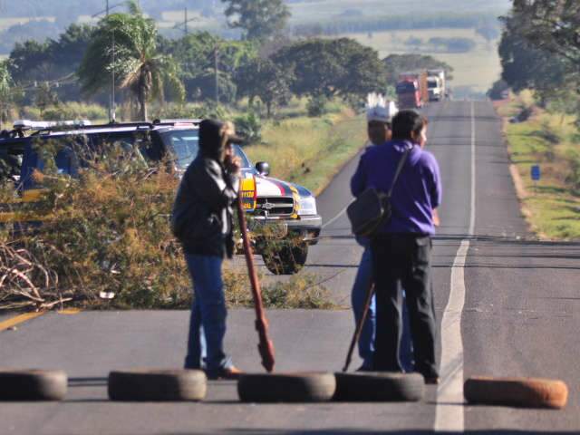  Funai prop&otilde;e reuni&atilde;o em Bras&iacute;lia e &iacute;ndios liberam BR-163 por meia hora