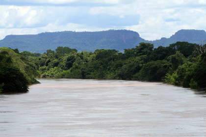 N&iacute;vel do rio Aquidauana baixa, mas Defesa Civil mant&eacute;m alerta