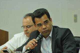 Secretário reclama da gestão de recursos na Santa Casa (Foto: Alcides Neto/arquivo)