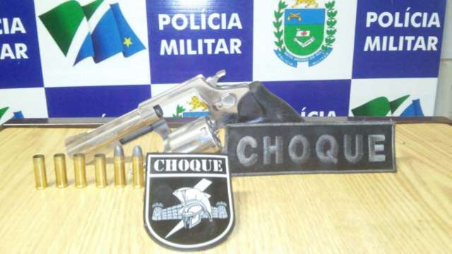 Suspeito de roubar caminhonete morre em troca de tiros com o Choque