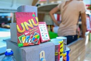 Quem quiser pode jogar um Uno enquanto espera ou come (Foto: Fernando Antunes)