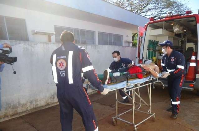 Ap&oacute;s briga dentro de loja, idoso atira cinco vezes contra jovem em Dourados