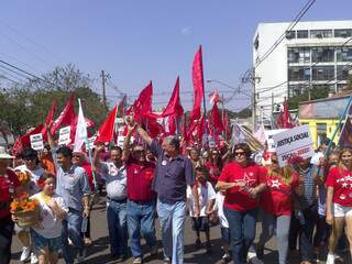 Candidato a vereador, Zeca do PT lidera caminhada do partido pelo Centro nesta manhã. (Foto: Divulgação)