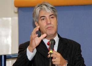 Vereador v&ecirc; contradi&ccedil;&atilde;o e prop&otilde;e CPI para investigar sumi&ccedil;o de vacinas