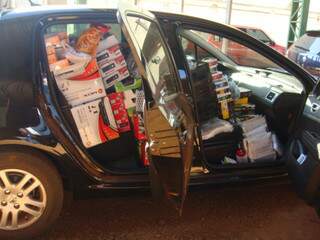  DOF apreende carro cheio de produtos contrabandeados