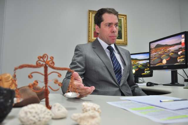 Decis&atilde;o do TJ tira casais gays da informalidade, diz juiz da Vara de Fam&iacute;lia