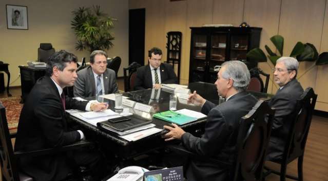 Azambuja cobra mais investimentos em reuni&atilde;o com ministro dos Transportes