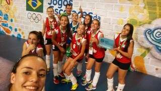 Time feminino de vôlei foi campeão invicto dos Jogos Escolares da Juventude. (Foto: Divulgação)