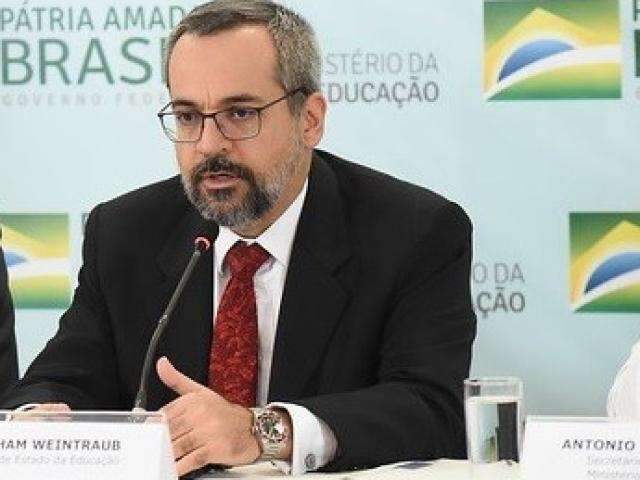 Minist&eacute;rio da Educa&ccedil;&atilde;o diz que programas podem ter prazos prorrogados