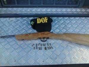 Homens s&atilde;o presos com espingarda e muni&ccedil;&otilde;es em estrada vicinal