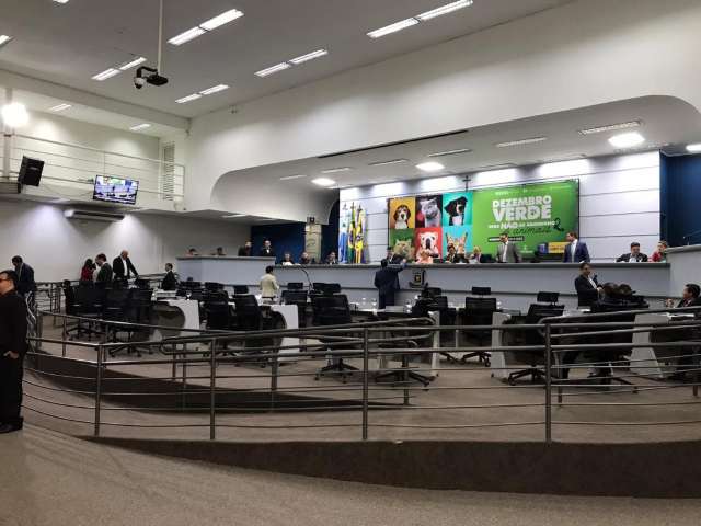 Com pauta cheia, vereadores perdem 1 hora discutindo o Porta dos Fundos