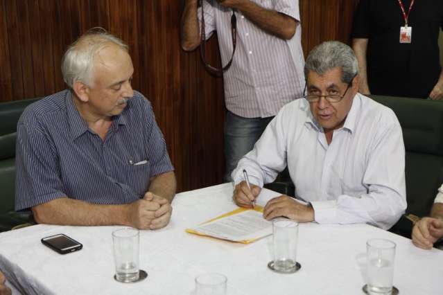 Repasse de R$ 2 milh&otilde;es &agrave; Santa Casa garante pagamento do 13&ordm; de m&eacute;dicos
