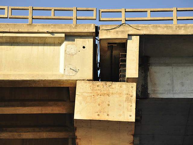  Ve&iacute;culos pesados est&atilde;o proibidos de transitar sobre a ponte do rio Paraguai 