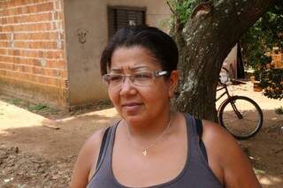 Jane de Almeida, mora em frente a unidade do programa, disse que a missão é tirar as crianças das ruas (Foto: Fernando Antunes) 