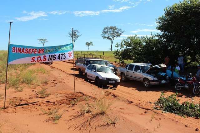 Produtores bloqueiam rodovia para exigir pavimenta&ccedil;&atilde;o da MS-473