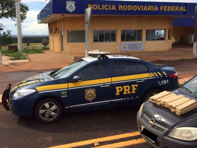 PRF apreende 20 quilos de maconha escondidas em banco de carro na BR-463 