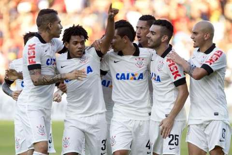 Corinthians acaba com má fase e goleia Sport na Ilha do Retiro, 4 a 1 