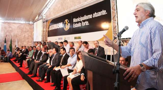 Delc&iacute;dio alerta sobre prazo final para cadastramento em programas federais
