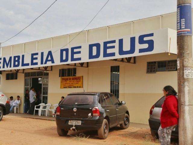 Crian&ccedil;a que morreu afogada em balde com &aacute;gua &eacute; sepultada 