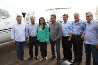 Senador foi recebido no aeroporto por integrantes do partido em MS (Foto: Marcos Ermínio)