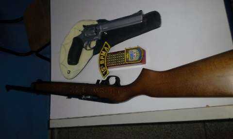 PMA prende dupla em Aquidauana com rifle, revólver e munições