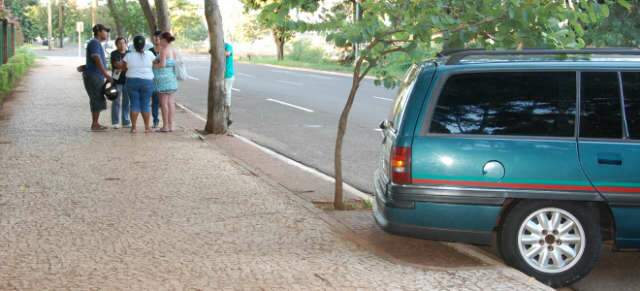  Ap&oacute;s briga em casa de shows, rapaz &eacute; morto a tiros em frente ao Horto
