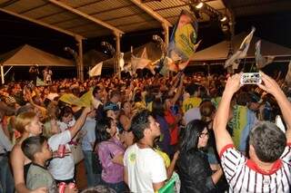Policia Militar diz que 2 mil pessoas estão participando da festa da vitória de Reinaldo Azambuja (Foto: Paulo Francis)