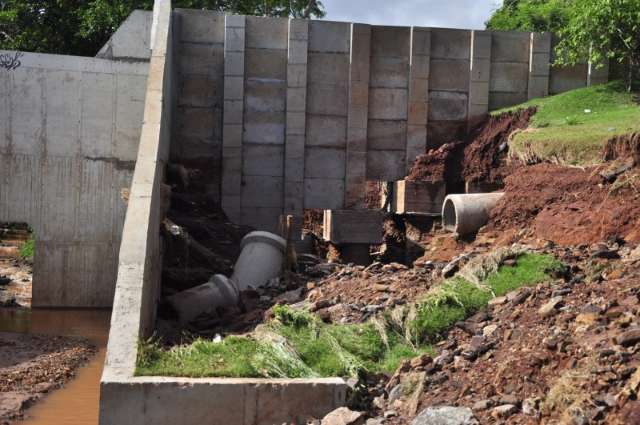 Barragem n&atilde;o aguenta press&atilde;o e &eacute; destru&iacute;da pela segunda vez no S&oacute;ter