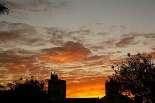 Na Capital, o dia amanheceu entre nuvens. (Foto: Marcos Ermínio) 