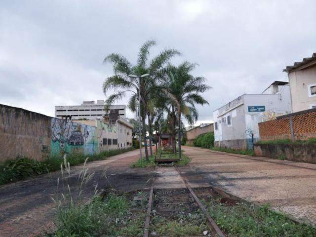 Aliviados, comerciantes aplaudem retirada de vag&atilde;o da Orla Ferrovi&aacute;ria