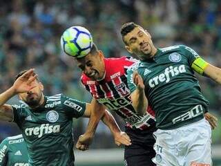 Com o resultado de hoje o Palmeiras foi aos 14 pontos, em quinto lugar na tabela, enquanto o São Paulo permanece com 16, na vice-liderança. (Foto: GE) 