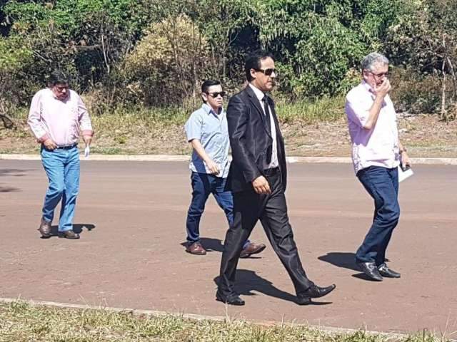 Diretores e chefe do Detran chegam em sil&ecirc;ncio para depor no Gaeco 