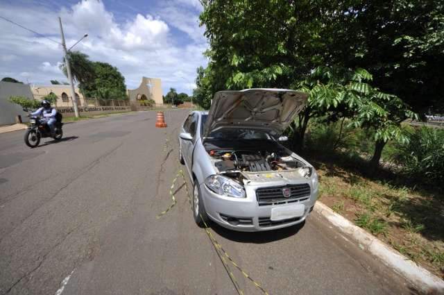 Nova interdi&ccedil;&atilde;o assusta motoristas e acidentes viram rotina em avenida