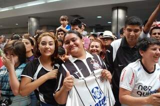 Jogadores do Corinthians evitam torcida e saem pelos fundos do Aeroporto